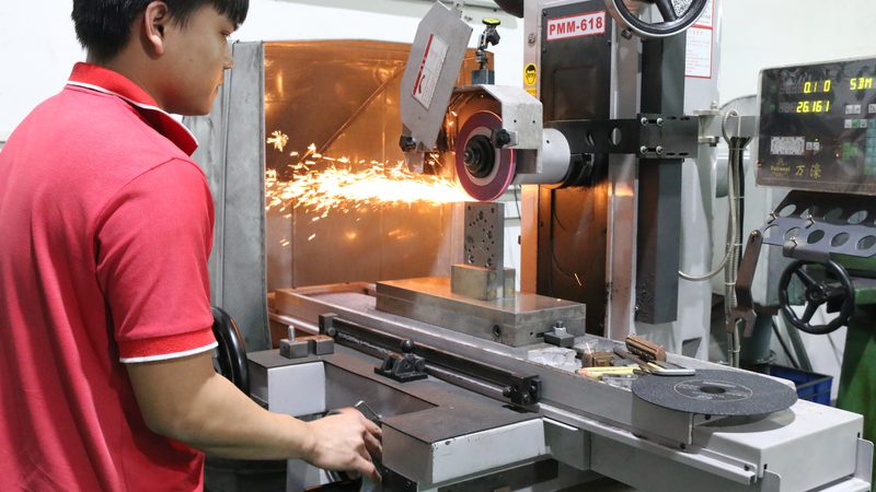 高光注塑模具定制，从设计到交付的五大关键步骤