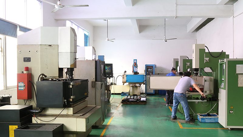 深圳模具加工设备型号解析：揭秘高效生产背后的秘密